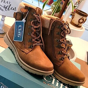 White Mountain Cliffs  Hearty Tan boots